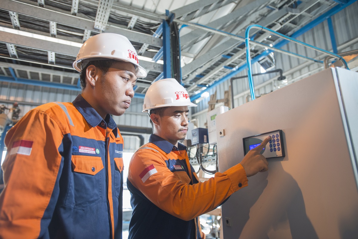 根據工業部長的指示，東爪哇工業區JIIPE的環保方面得到了技術利用的支持